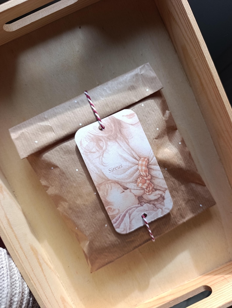 Nursing bracelet | Organic cotton breastfeeding clothing clip image 12