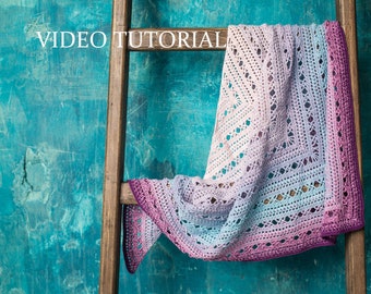 Crochet shawl pattern Diez - Easy to crochet gradient fingering yarn shawl pattern PDF - Written and video pattern cotton shawl ItWasYarn