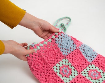 Crochet tote bag - Cotton yarn handmade bag - Made in pieces pink bag with flowers - Crochet bag made in squares joined toghether ItWasYarn