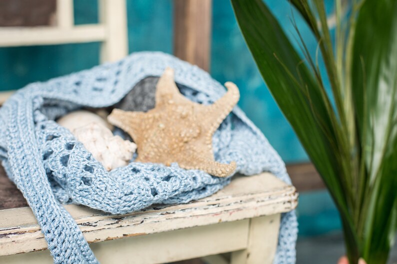 Half-circle crochet purse with one handle, linen texture, laid on a chair – relaxed summer vibe, Summer Cloud pattern