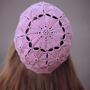 Close-up from behind: crocheted beret made from fine yarn with textured motifs.