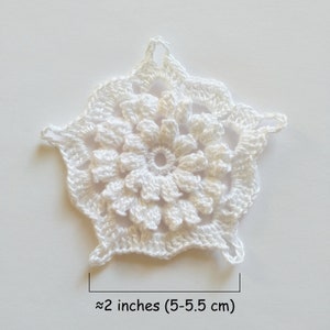 White crochet flower with 5 rays and measurements