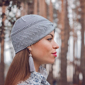 Crocheted turban worn by a woman. Photo taken in profile.