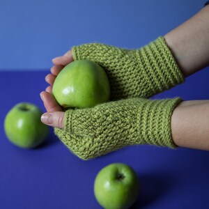 Crochet fingerless mittens pattern - Front post (alpine) crochet stitches crochet Warm hugs mitts - 3 sizes female mittens crochet pattern