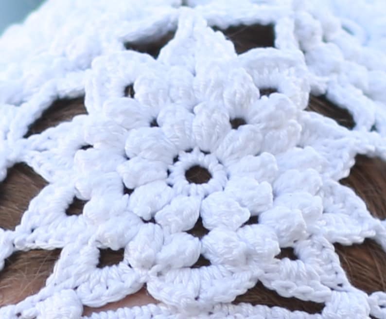 Close-up photo of the white crochet flower