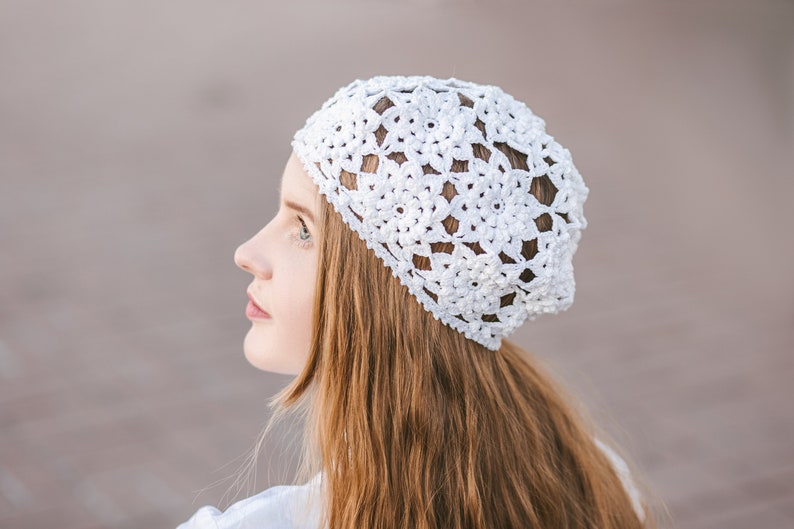 Incredible white crochet beret made of flowers