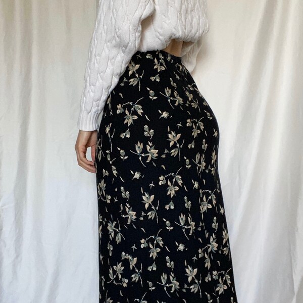 Vintage 90s floral black long skirt size 8