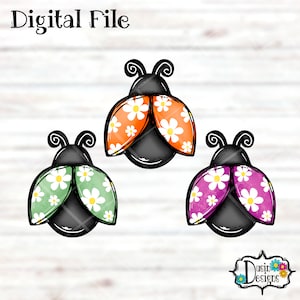 Puede incluir: Tres archivos digitales de ilustraciones de mariquitas. Cada mariquita tiene un fondo de color diferente con patrones de margaritas blancas. Las mariquitas son negras con ojos y antenas blancas.