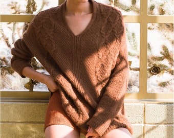 DESCARGA INSTANTE PDF Patrón de punto para suéter de mujer Jersey Jumper texturizado y cuello en V Una pieza Sin costuras Bottom-Up Stralende