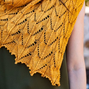 INSTANT DOWNLOAD PDF Knitting Pattern for Women&#39;s Lace Shawl Triangular with Lace Merino Montelena