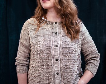 DESCARGA INSTANTE PDF Patrón de tejido para suéter de mujer Cardigan mangas tres cuartos de abajo hacia arriba Deira