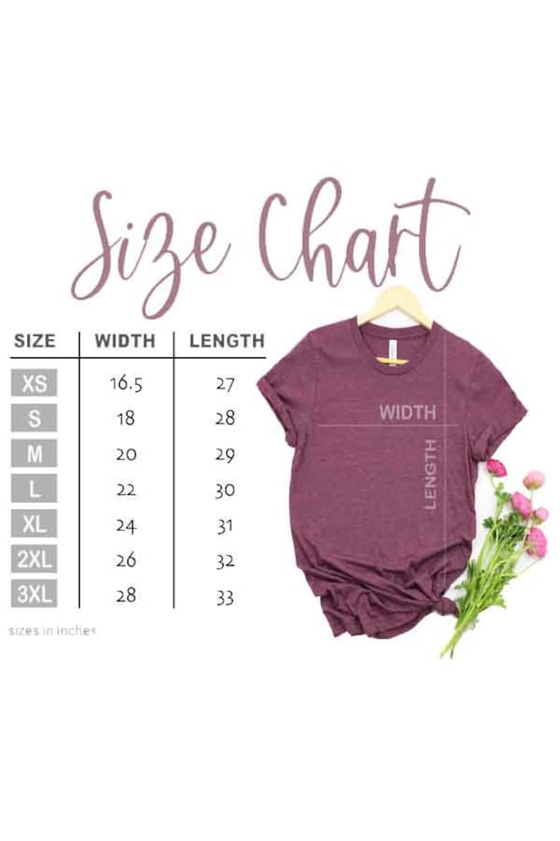 Puede incluir: Tabla de tallas para una camiseta con medidas en pulgadas para el ancho y la longitud. Las tallas incluyen XS, S, M, L, XL, 2XL y 3XL. Se muestra una camiseta granate sobre un fondo blanco.