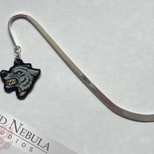 Amuleto de hombre lobo gris, amuleto de acrílico de lobo gruñón, llavero o marcador imagen 3