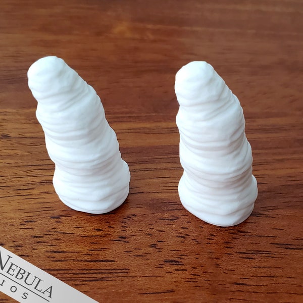 1.5" Knobbly Curved Horns (Pair), White Resin Cast, Unpainted Small Horns