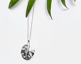 Collar de plata de ley con forma de hoja de monstera: Joyería tropical con palmeras