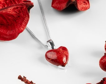 Collier coeur minimaliste en corail corne rouge et argent sterling, collier en corail, cadeau de la Saint-Valentin, bijoux de coeur en argent