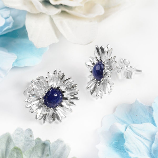 Pendientes de aciano Lapis Lazuli en plata de ley, joyería de flores, tachuelas florales, pendientes de flores azules, regalo para ella