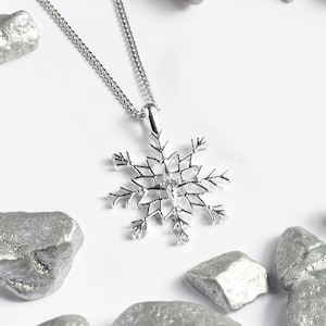 Snowflake Necklace with Sparking Cubic Zirconia in 925 Sterling Silver, Christmas Jewelry, Sparkly Necklace, Perfect Christmas Gift Idea