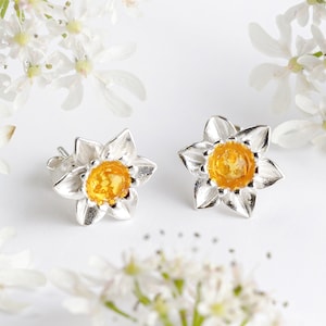 Daffodil stud earrings hotsell