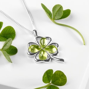 Naszyjnik z koniczynką czterolistną ze srebra próby 925 i naturalnego peridotu, biżuteria na szczęście, irlandzki naszyjnik, prezent dla niej, biżuteria z koniczyną czterolistną
