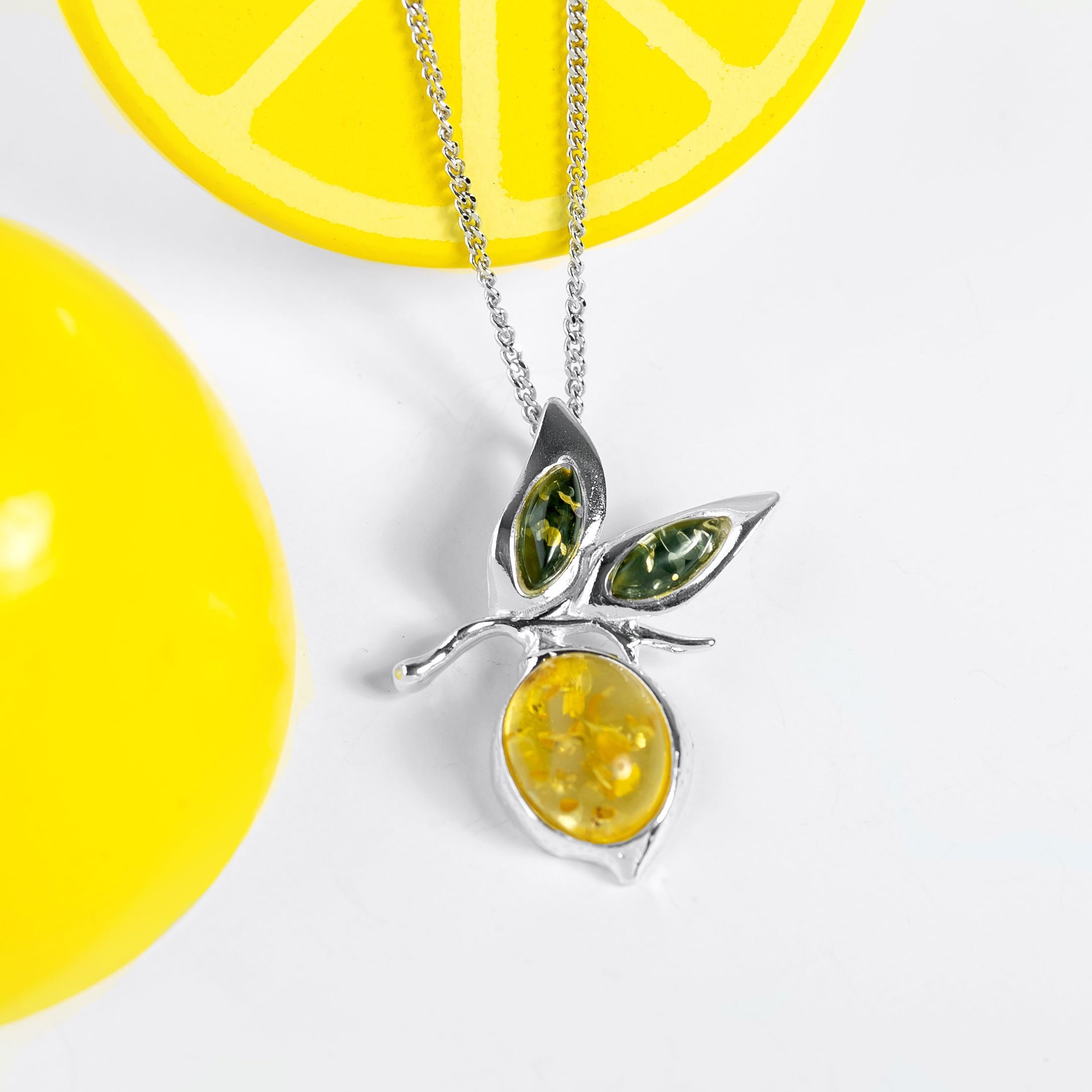 シルバーレモンネックレス：琥珀チャームペンダント、トロピカル