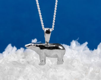 Collar de oso polar de plata de ley: Regalo para amantes de los animales