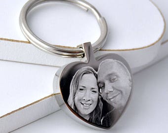 Llavero de corazón con foto personalizado: llavero de acero inoxidable grabado