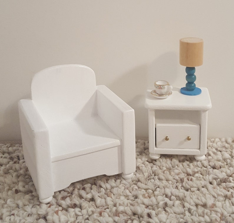 White 1:12 scale chair doll house living room chair miniature chair for one inch scale dollhouse accent chair wooden doll furniture White 1:12 scale chair doll house living room chair miniature chair for one inch scale dollhouse accent chair wooden doll furniture