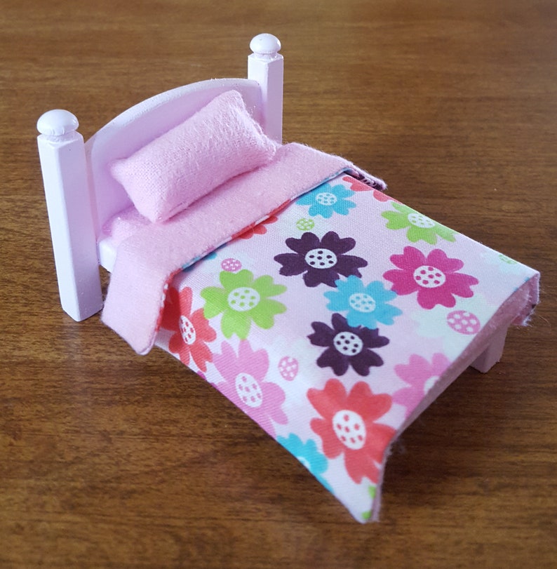 Pink 1 24 Scale Bed And Bedding Set Miniature Bed Fairy Garden Bed Sized To Fit Calico Critters Doll House Furniture 1 24 Scale Bedroom