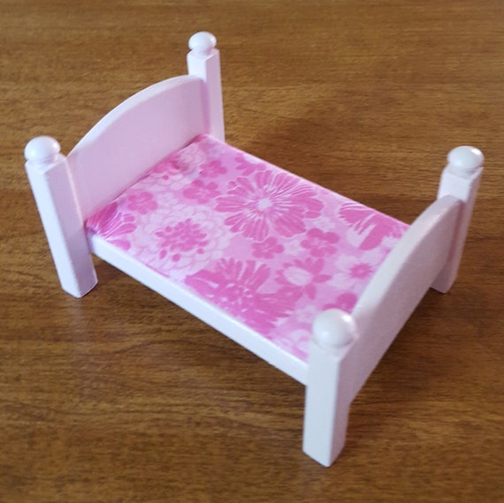 Pink 1 24 Scale Bed And Reversible Bedding Set Miniature Dollhouse Bedroom Fairy Garden Furniture Pink Floral Quilt Pillow Mattress