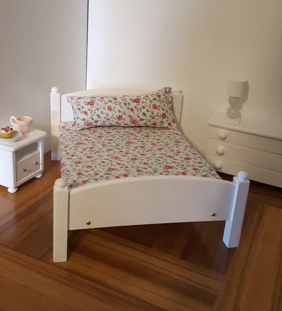 Dollhouse Furniture Queen Bed With Bedding And Drawers For