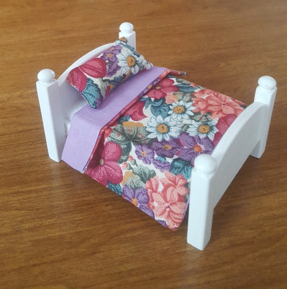White 1 24 Scale Bed And Reversible Bedding Set Miniature Dollhouse Bedroom Fairy Garden Furniture Mini Purple Fl Quilt Pillow Mattress