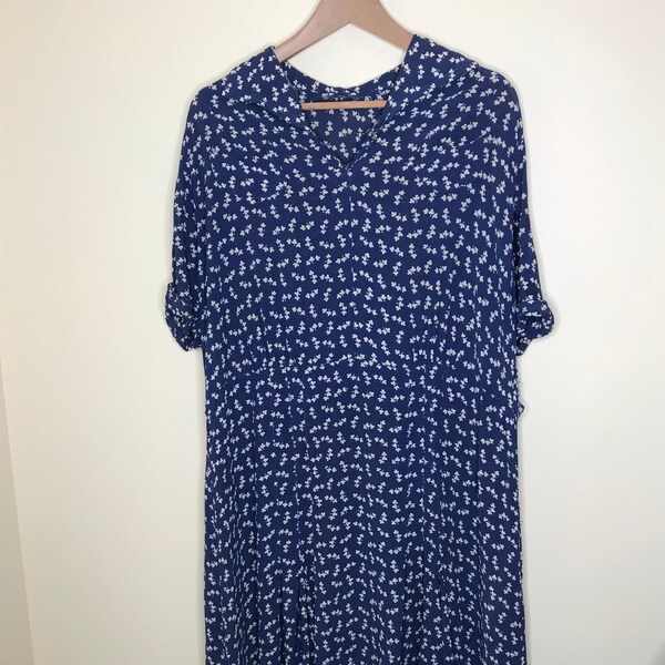 Size extra large large vintage 1930s blue and white print chiffon georgette short sleeve dress