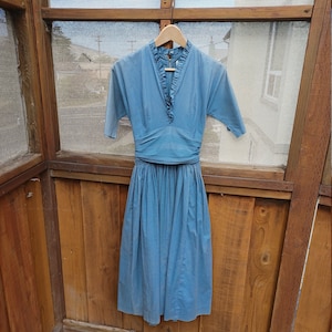 size medium vintage 50s dress w/ dolman sleeve ruffle neckline flared skirt self tie sash belt blue Swiss dot print