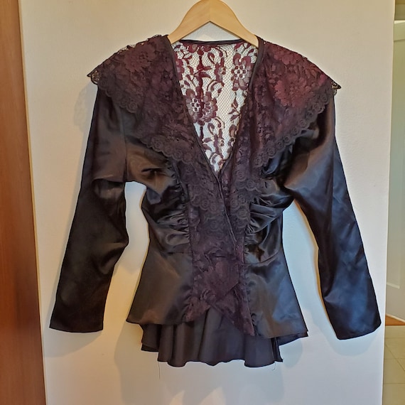 80s 90s does Victorian Low cut Gothic Lace & Satin