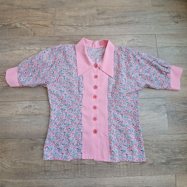 Size Extra large XL 1930s to 1940s Pink & Floral Print Bakelite Button Casual Farmhouse Blouse