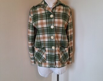 small / medium . Vintage 1940s 49er jacket flannel green tan cream plaid Pendleton style