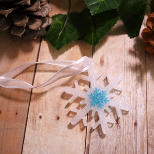 Sparkly Resin Snowflake Ornament: Handmade Christmas Decor