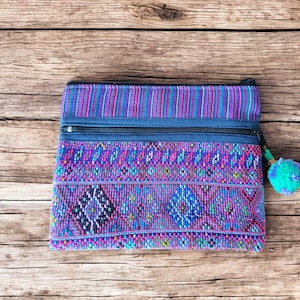 Bolsa de tela morada, bolsa bordada para accesorios, bolso de mano bohemio, bolso guatemalteco, bolsa de viaje para pasaporte, bolso con cremallera hecho a mano