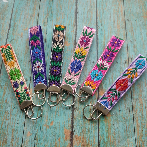 Keychain Wristlet For Women, Key Wristlet Floral, Women's Car Accessory, Boho Keychain Lanyard For Key, Cute Keychain, Floral Key Fob woven
