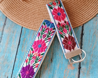 Embroidered Floral Fabric Keychain Bracelet: Boho Wrist Key Fob
