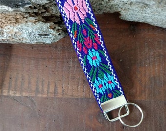 Wristlet Keychain for Women, Fabric Floral Keychain, wristlet key fob, best friend gift, handwoven key chain, mom gifit handmade, handwoven