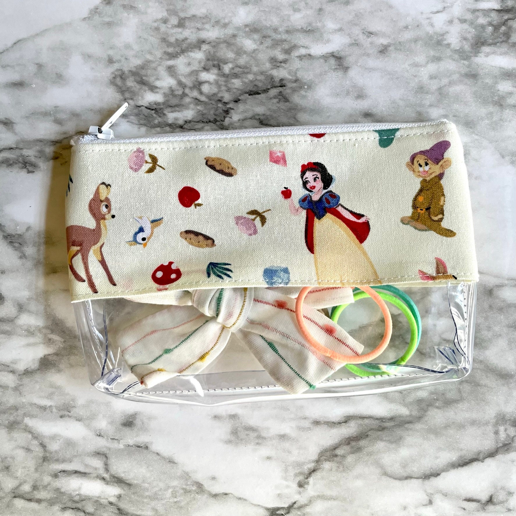 Amazon.com : MAD Beauty Disney Princess Snow White Cosmetic Bag, “Living My  Best Life Make-Up Pouch, Snow White and the Seven Dwarfs, Toiletries,  Beauty Bag, Travel Pouch, Lovely Gift for Disney Princess