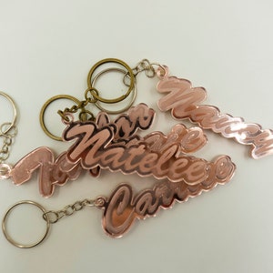 Llavero acrílico espejado en oro rosa personalizado / Llavero acrílico grabado / Etiqueta para equipaje / Colgante para bolso / Regalo para ella / Girl Power / Mamá