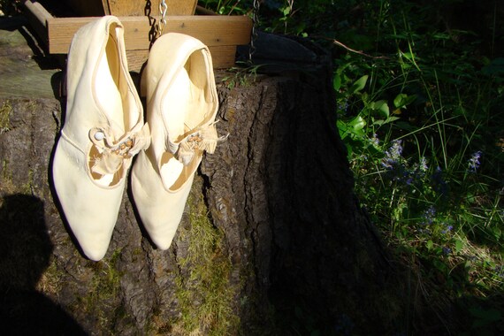 Edwardian Ivory Kidskin Pumps