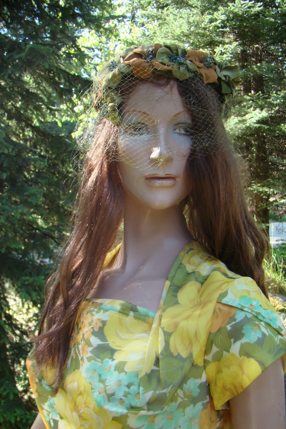 1960s Yellow Flowered Sweetheart Neckline Dress- S