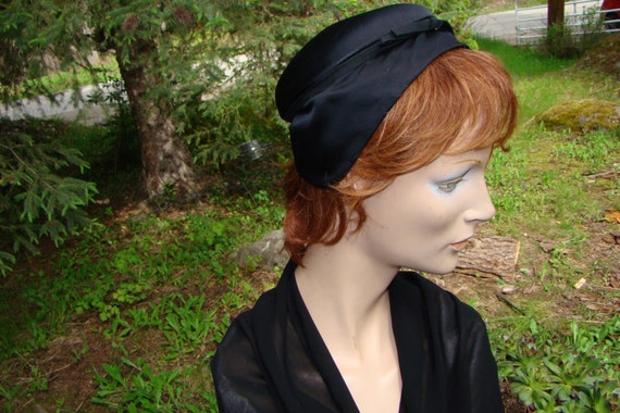 1930s I. Magnim Satin Cloche