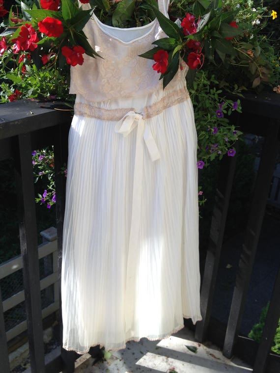 1960s Ivory and Blush Lace Sleeveless Slip / Nigh… - image 3