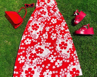 Vintage jaren 1960 levendige rode en witte Flower Power Hawaiian Empire taille maxi-jurk