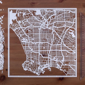 Mapa cortado em papel de Los Angeles, 12×12 pol. Arte em papel PRESENTES IDEAIS
